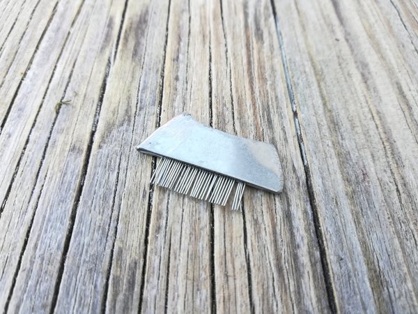 Bürstchen aus Metall zum Reinigen der Siebe - Länge 2 cm
